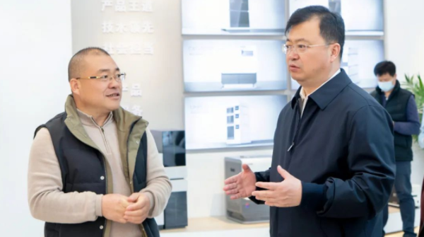 青島市嶗山區(qū)區(qū)長楊克敏帶隊工信局、統(tǒng)計局領(lǐng)導(dǎo)到訪盛瀚調(diào)研指導(dǎo)