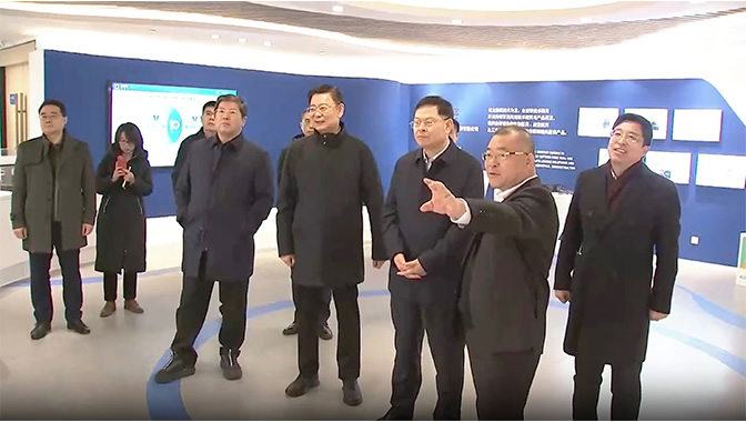 青島市委副書(shū)記、市長(zhǎng)趙豪志調(diào)研青源峰達(dá)太赫茲關(guān)鍵技術(shù)研發(fā)和科技成果轉(zhuǎn)化工作